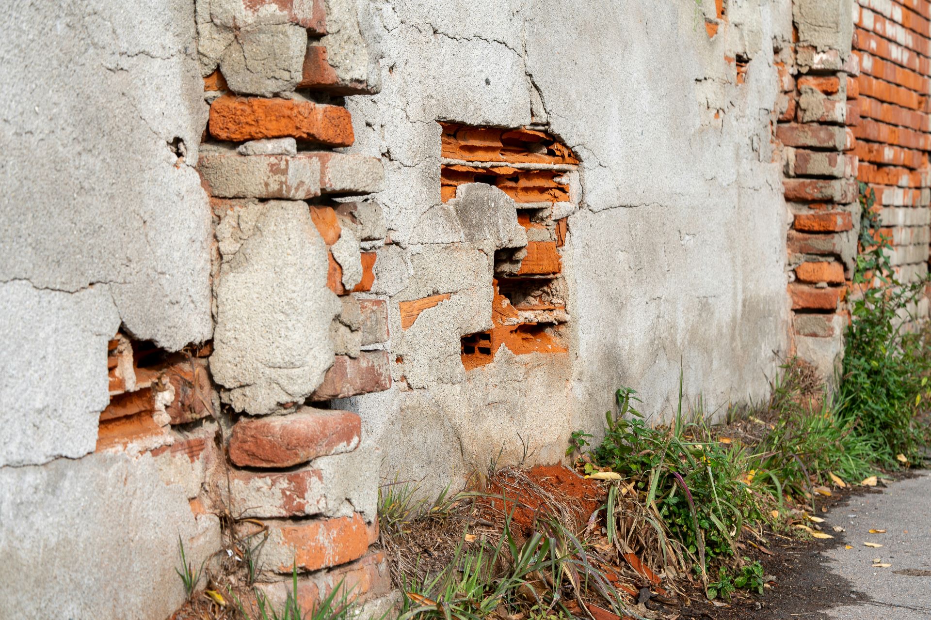 Signs Your Building Needs Structural Repairs